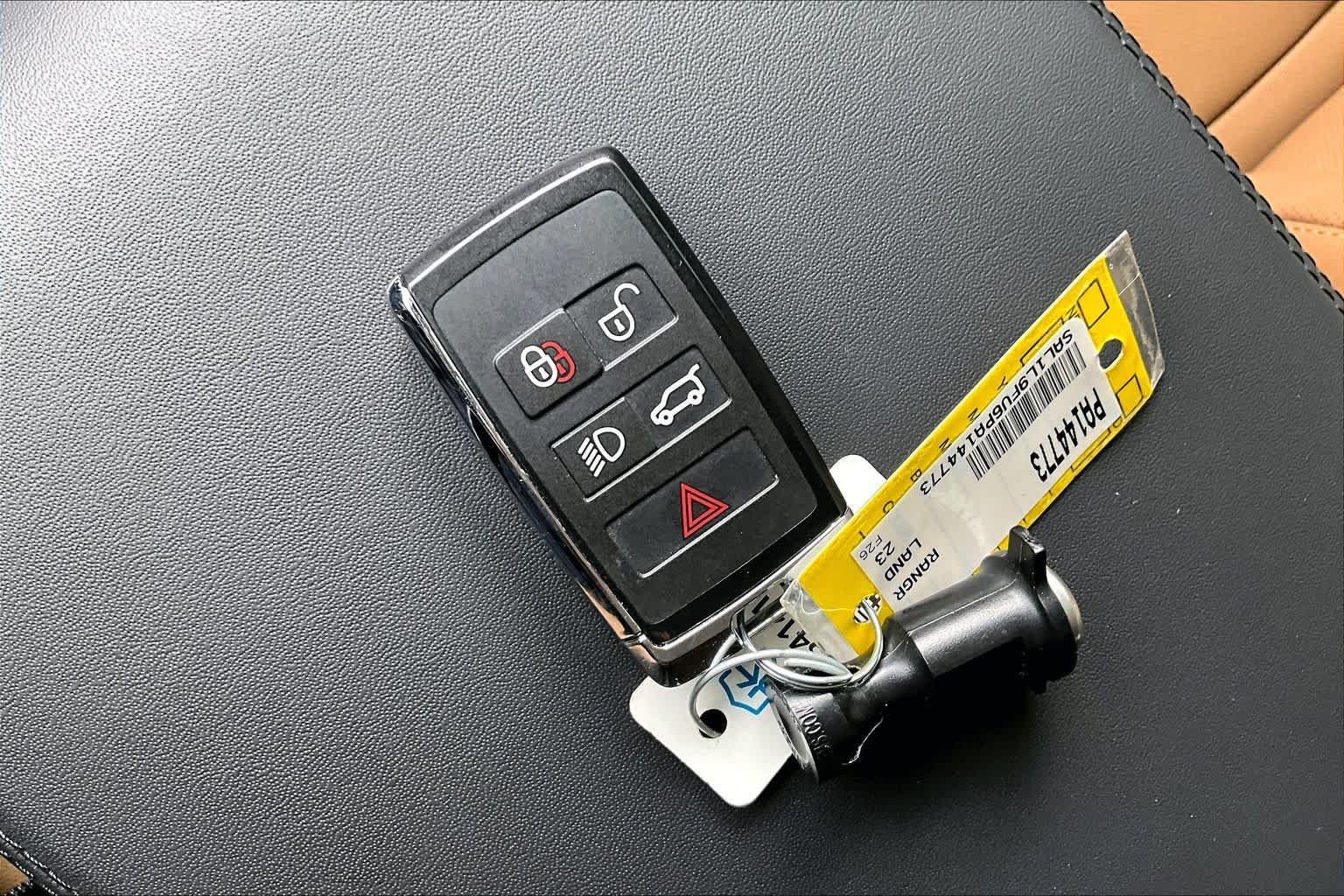Used 2023  Land Rover SE Dynamic image 15