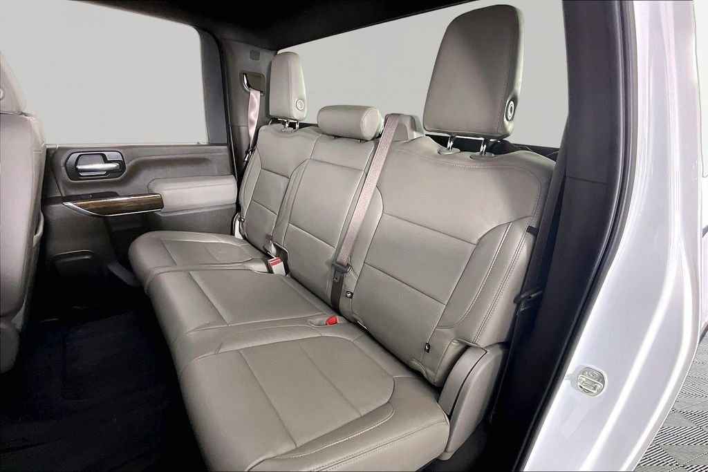 Used 2022 White GMC SLE image 20