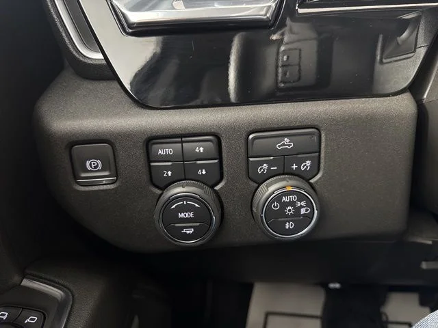 Used 2023  Chevrolet RST image 19