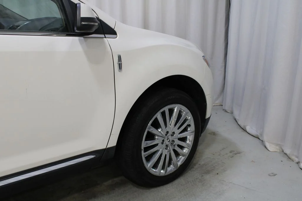 Used 2012 Beige Lincoln Base image 29