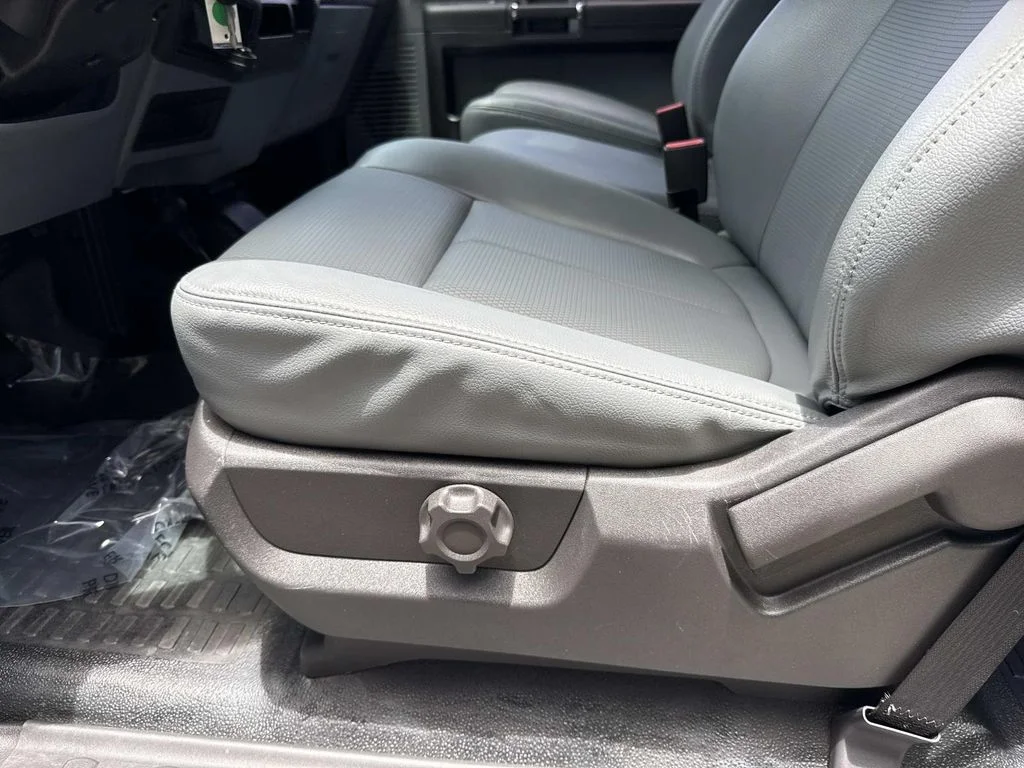 Used 2016 White Ford XL image 29