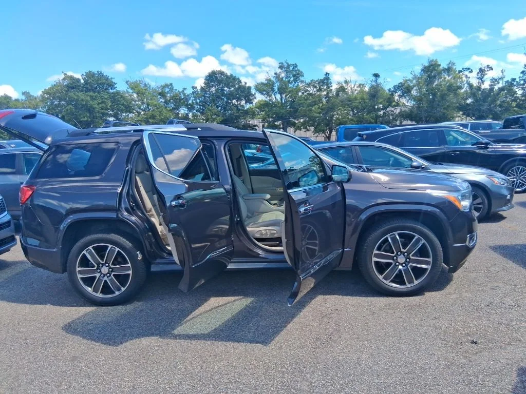 Used 2018 Silver GMC Denali image 16