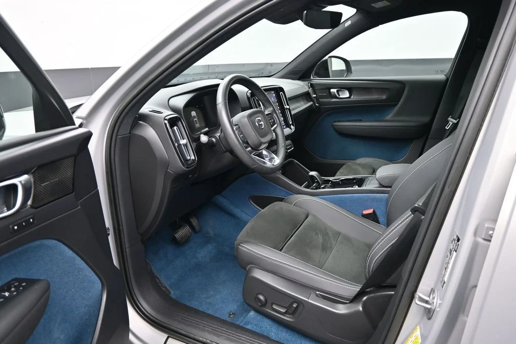Certified Used 2023 Silver Dawn Volvo Ultimate image 9