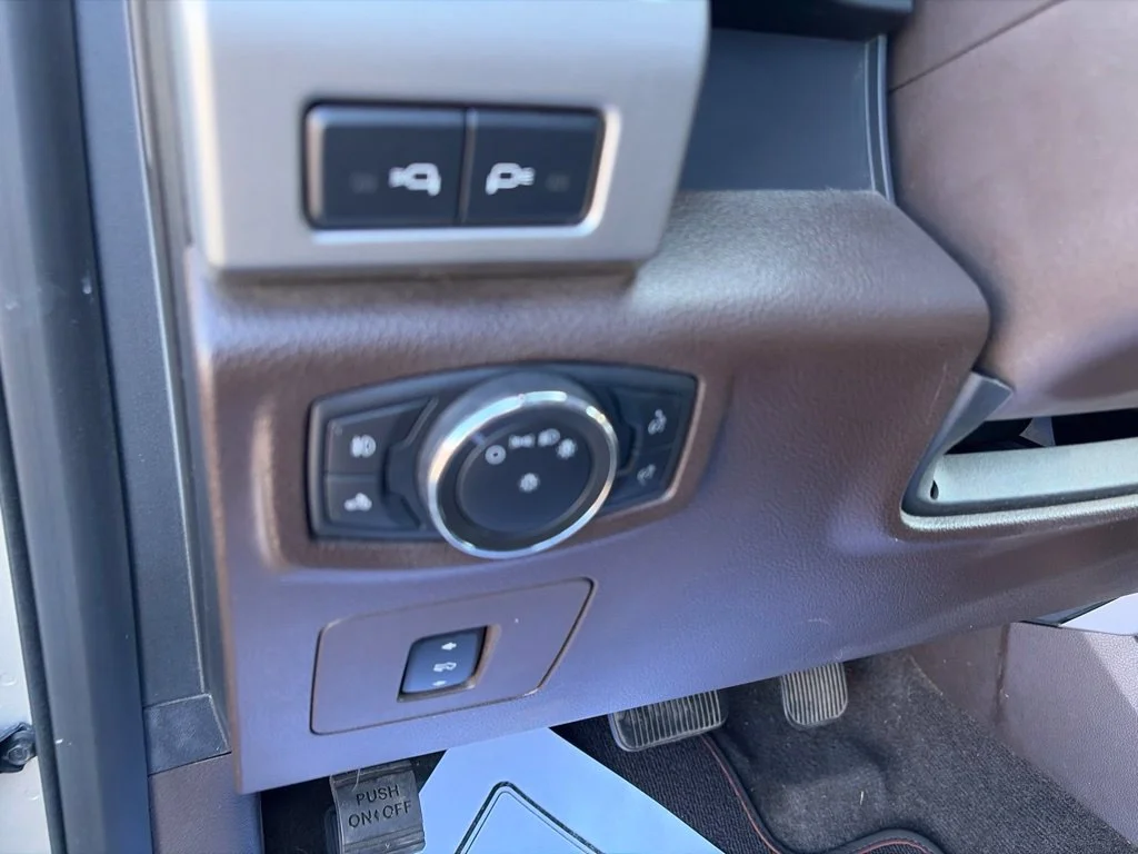 Used 2017 White Gold Ford King Ranch image 17