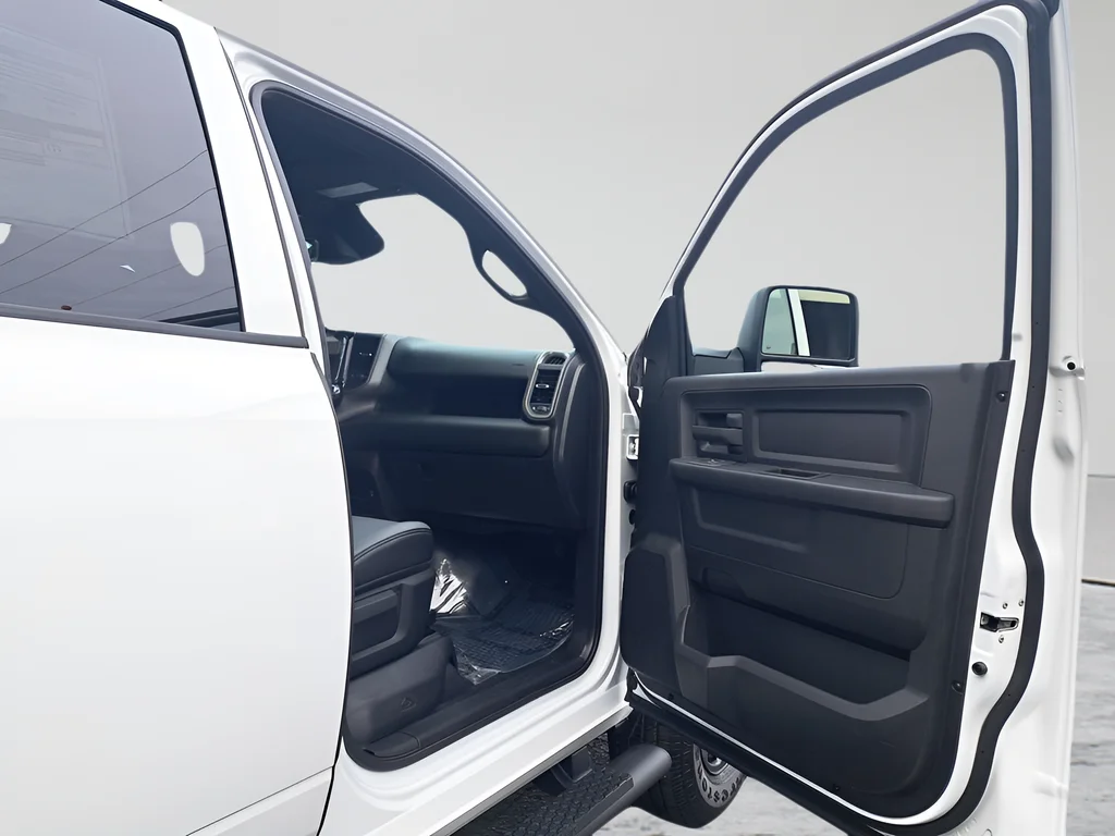 New 2026 Bright White Clear-Coat Exterior Paint RAM Tradesman image 15