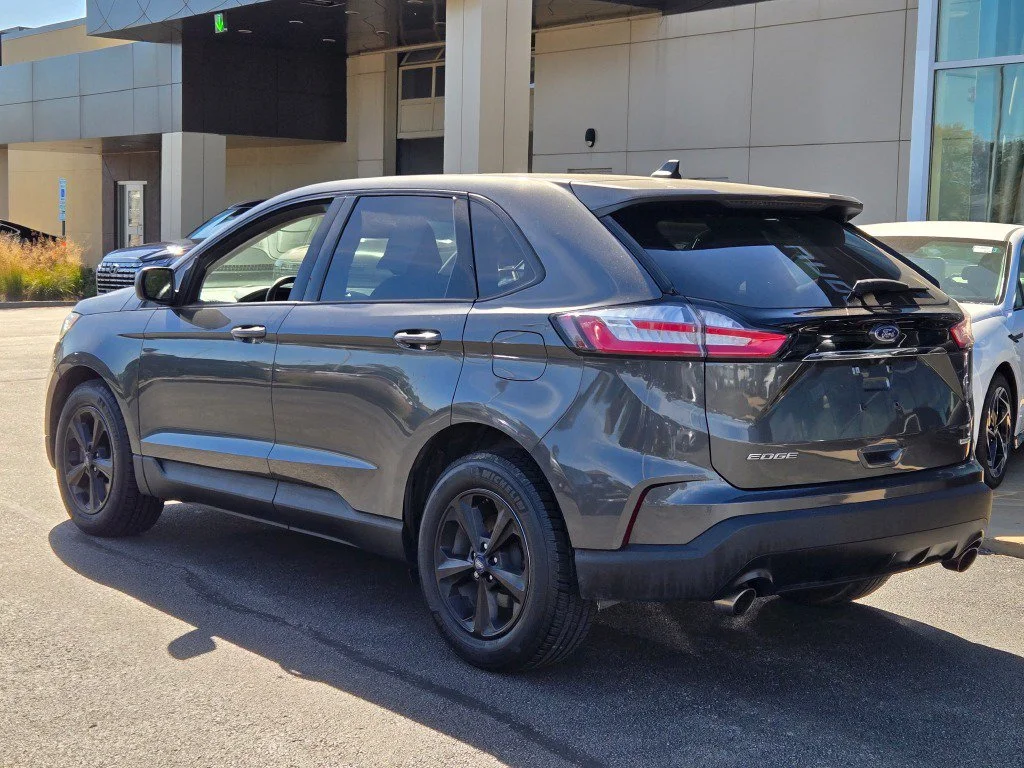 Used 2019 Gray Ford SE image 9