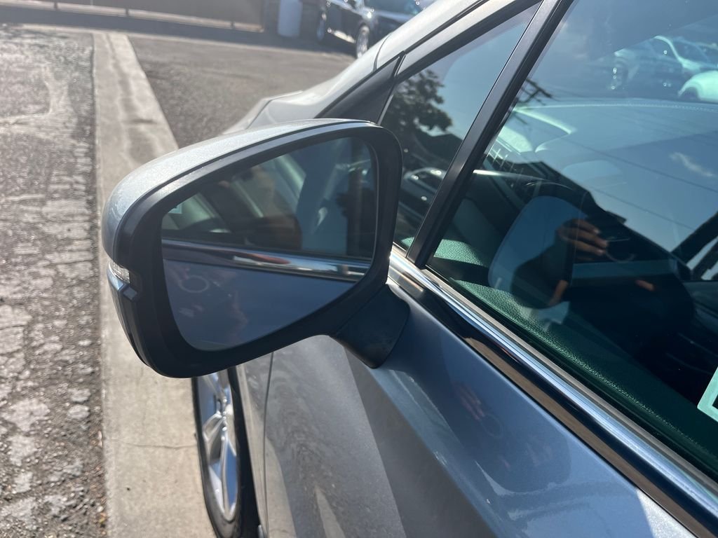 Used 2019 Silver Honda EX-L image 46