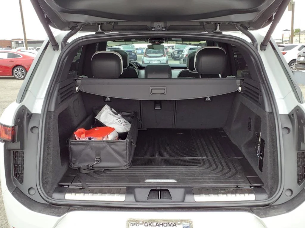Used 2024 White Land Rover Dynamic SE image 17