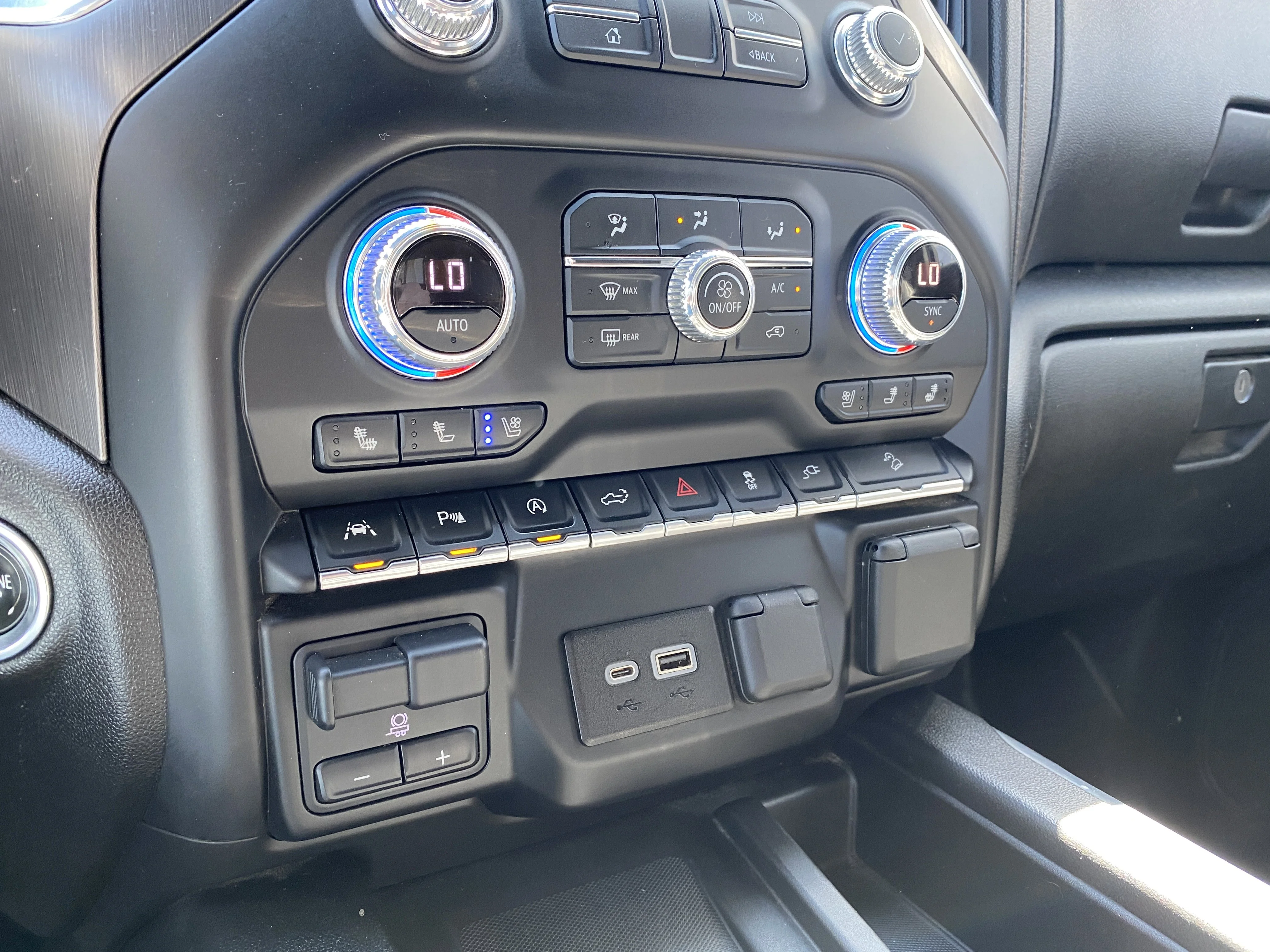 Certified Used 2020 Red GMC Crew Cab AT4 * STANDARD BOX * 3.0L DIESEL * 360 CAMERA * image 18