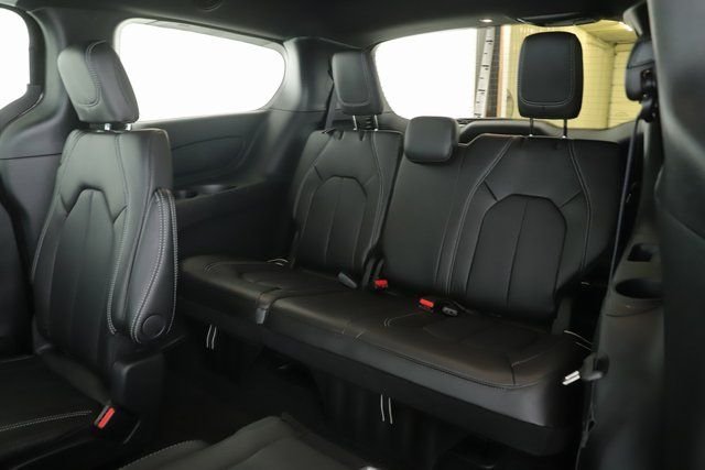 2026 Chrysler Pacifica Select - Photo 28