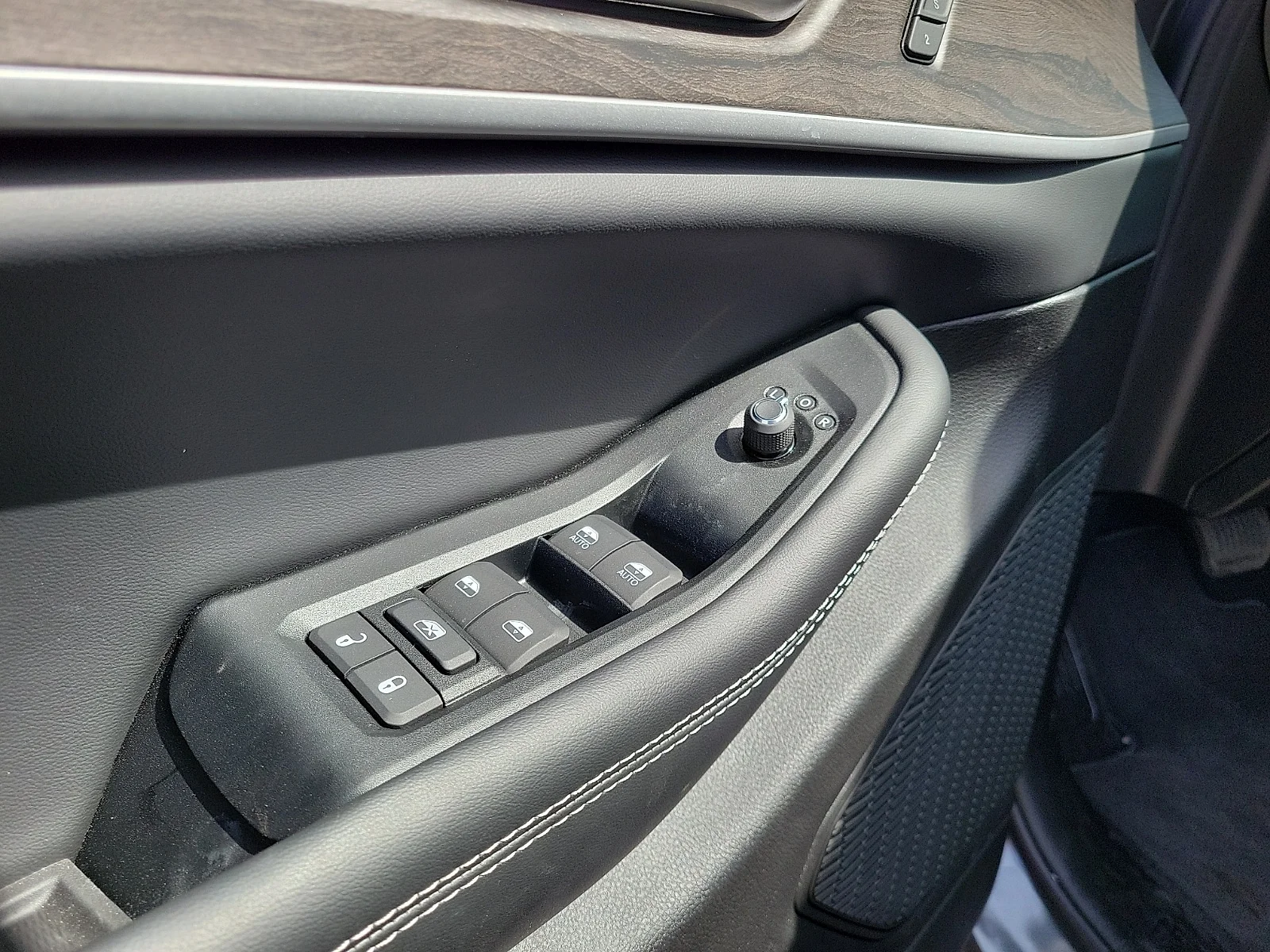 New 2026 Baltic Gray Jeep LAREDO ALTITUDE 4X4 image 11