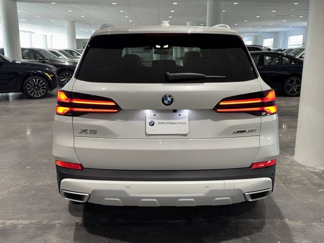 New 2026 Mineral White Metallic BMW xDrive40i image 6