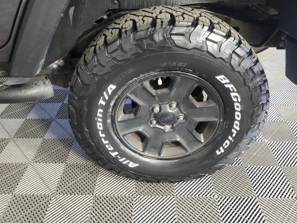 Used 2018 Gray Jeep Sport 4x4 image 26