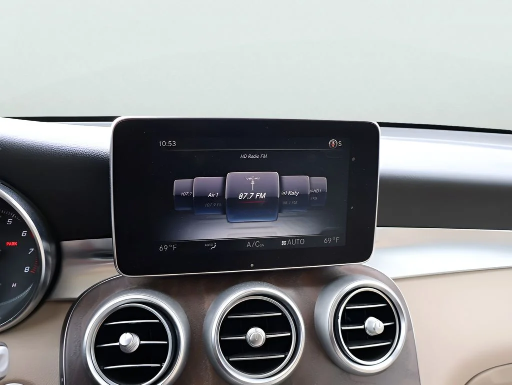 Used 2018 Diamond Silver Metallic Mercedes-Benz GLC 300 image 23