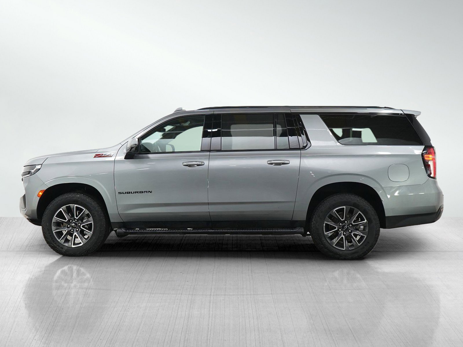 Used 2024 Chevrolet Suburban Z71 with VIN 1GNSKDKD7RR316862 for sale in South Saint Paul, Minnesota