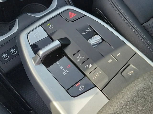 Used 2025  BMW xDrive28i image 26