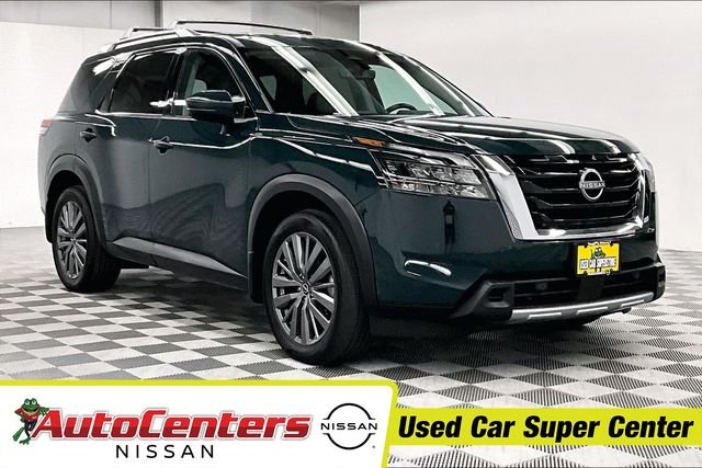 2025 Nissan Pathfinder SL 4WD's photo