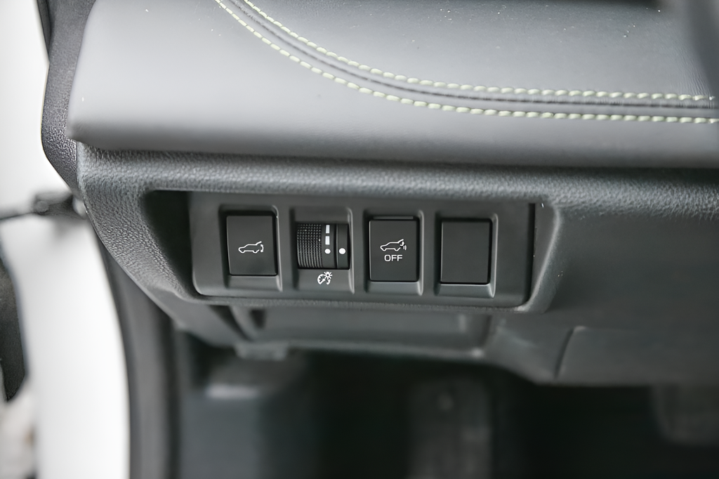 Used 2023 Crystal White Pearl Subaru Onyx Edition image 23