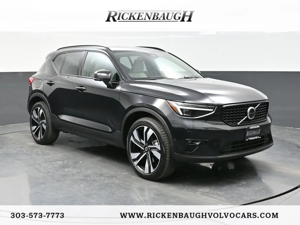 2025 Volvo XC40 B5 Ultra Dark AWD's photo