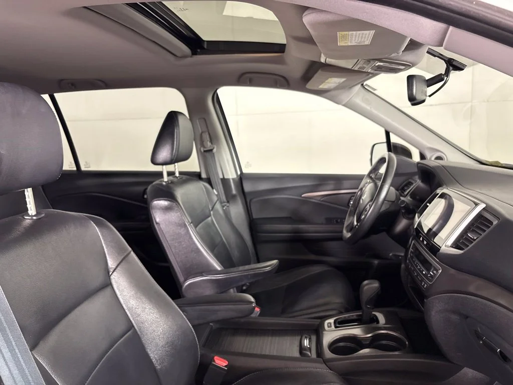 Used 2017  Honda EX-L image 17