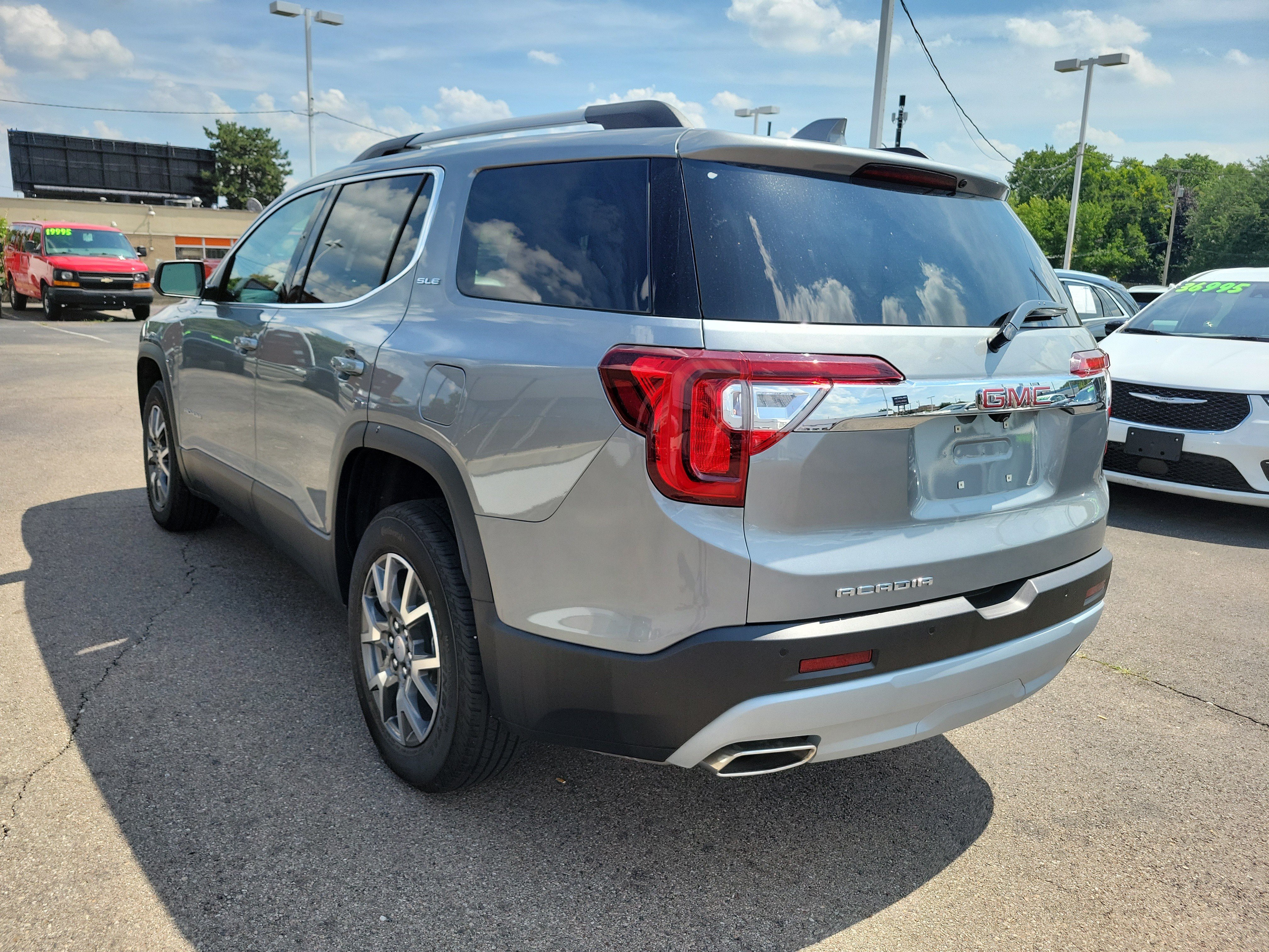 Used 2023 Sterling Metallic GMC SLE image 3