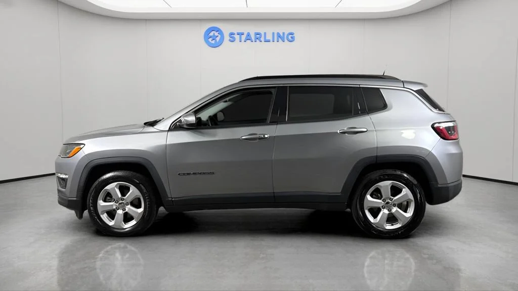 Used 2020 Silver Jeep Latitude FWD image 3
