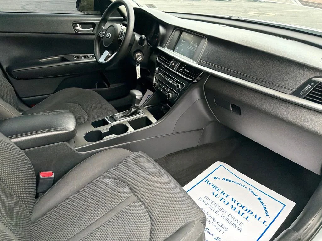 Used 2020 Sparkling Silver Kia LX image 12
