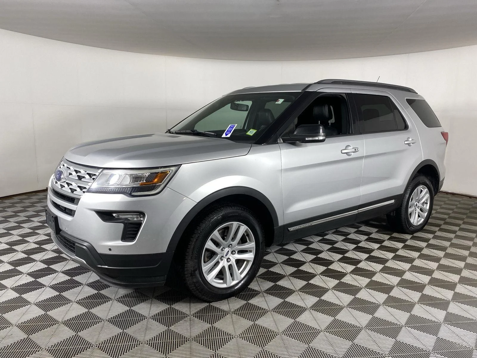 Used 2018 Ingot Silver Ford XLT image 3