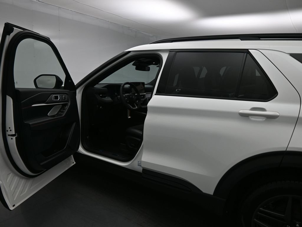 New 2026 Star White Metallic Tri-Coat Ford ST image 8