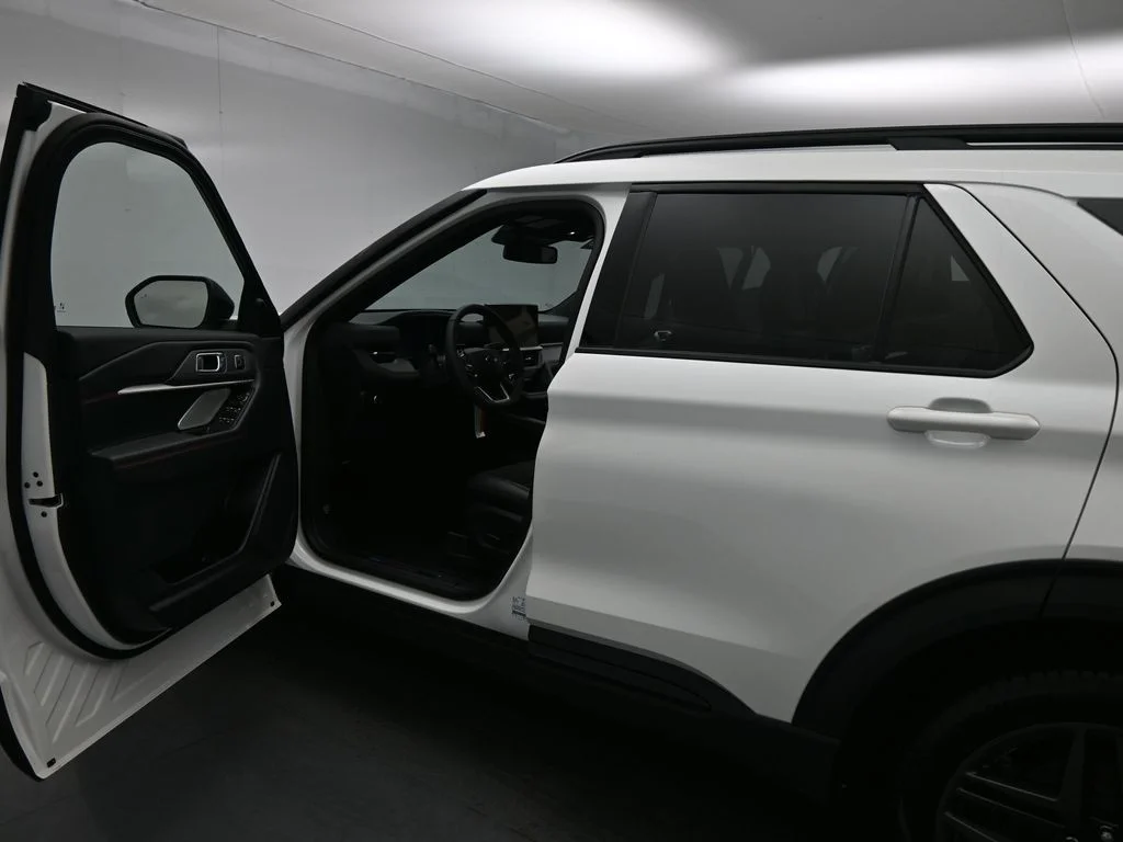 New 2026 Star White Metallic Tri-Coat Ford ST image 8