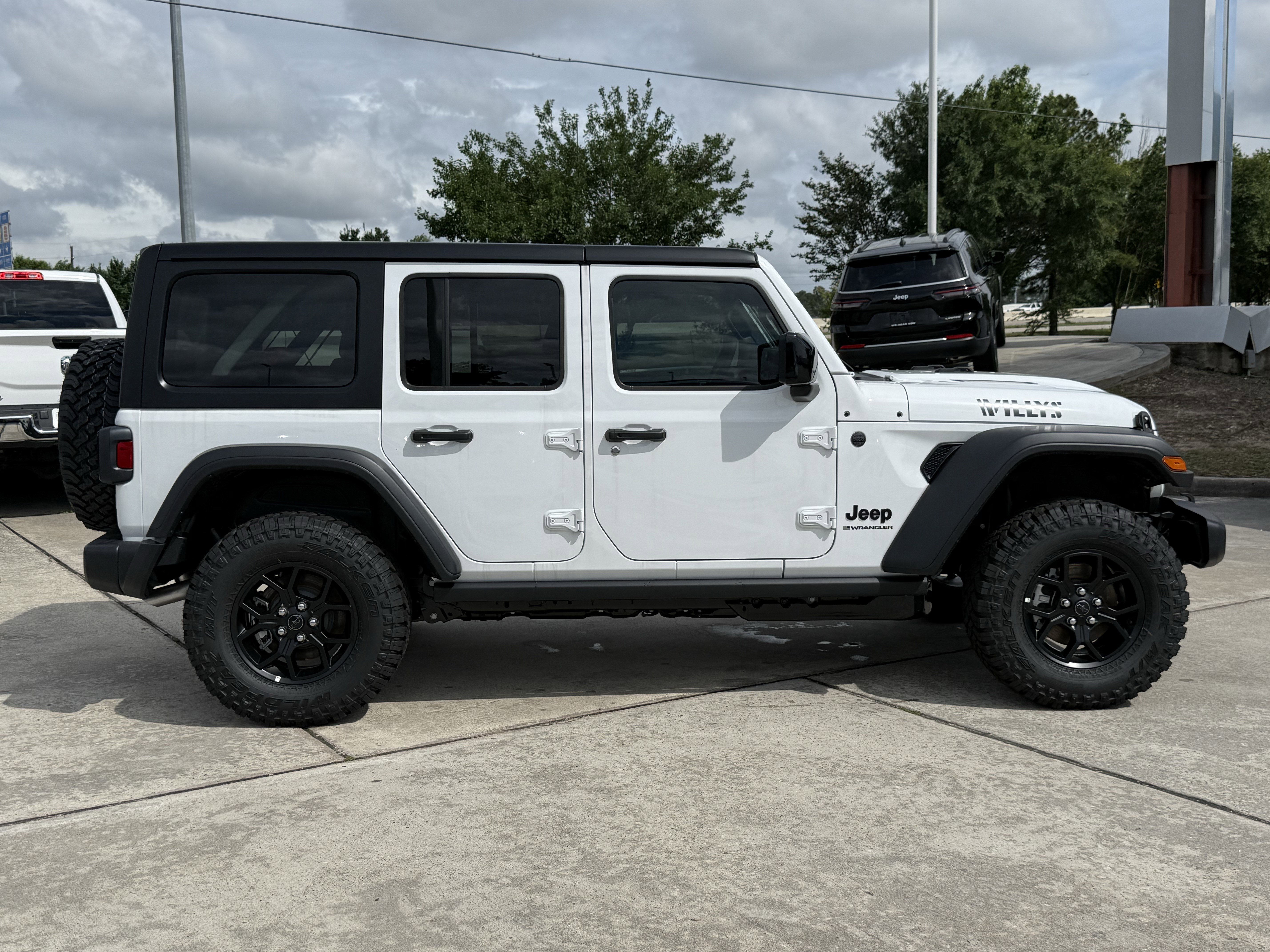 New 2026 Bright White Clear-Coat Exterior Paint Jeep Willys image 3