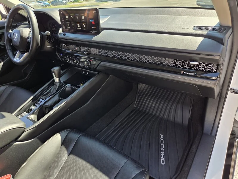 Used 2025 Platinum White Pearl Honda TOURING image 18