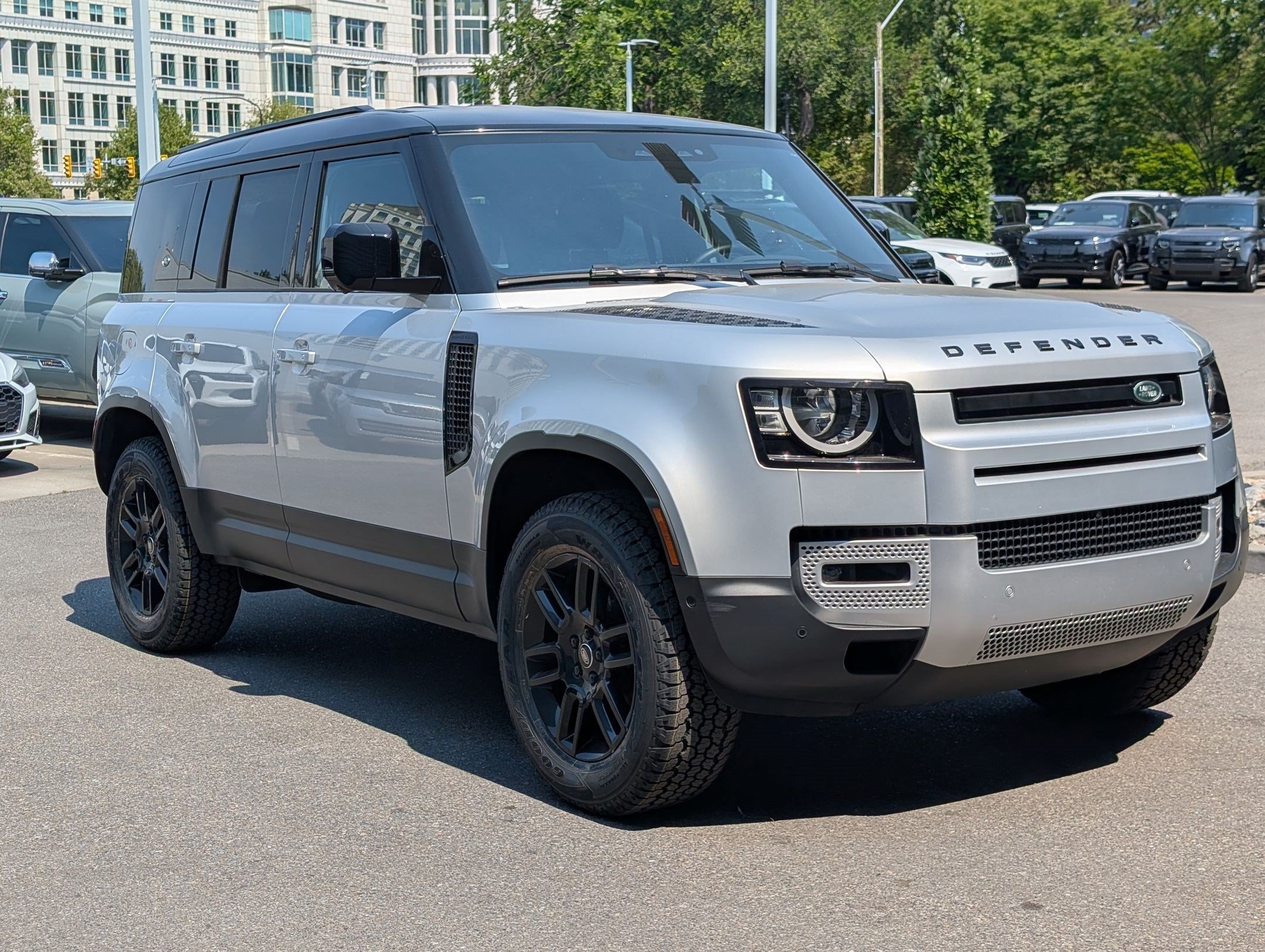 Used 2023 Hakuba Silver Metallic Land Rover 110 S AWD image 3