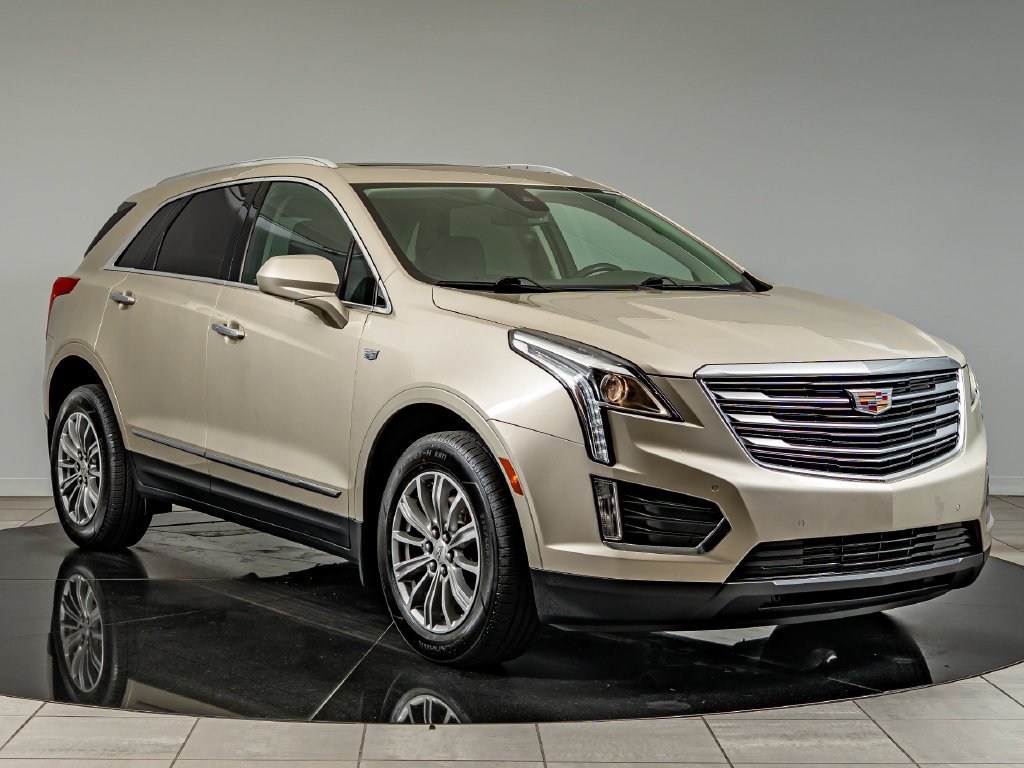 Used 2017 Silver Coast Metallic Cadillac Luxury image 3