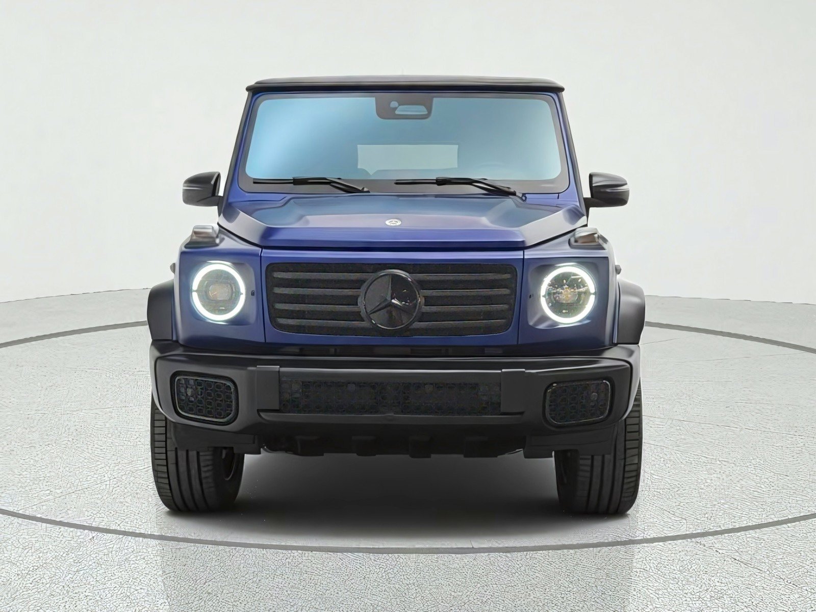New 2027 MANUFAKTUR Exclusive Brilliant Blue Magno Mercedes-Benz G 580e SUV image 23