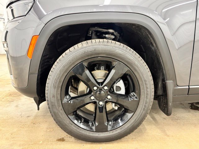 Used 2026 Gray Jeep Limited image 9