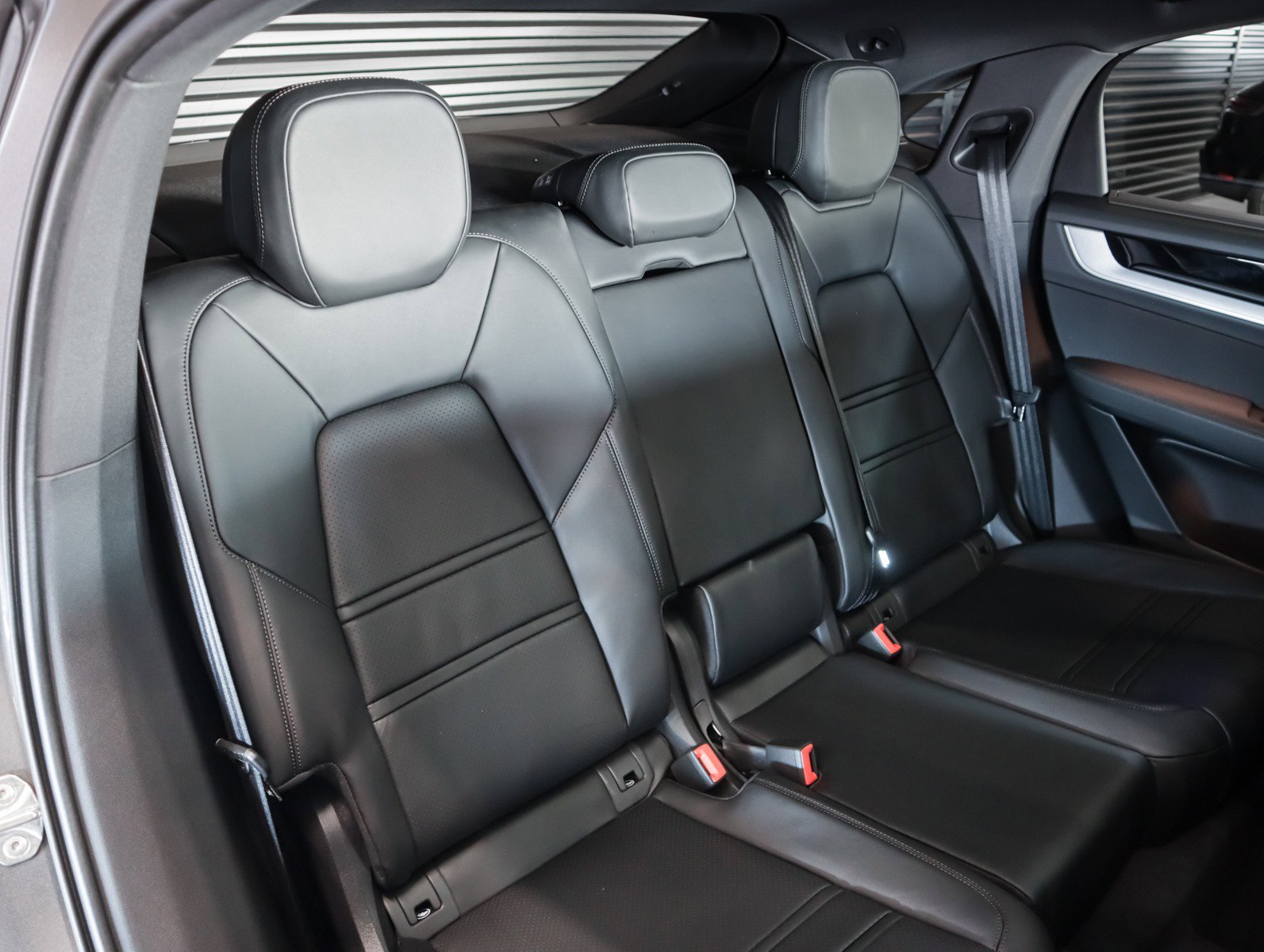 2026 Porsche Cayenne Coup E-Hybrid - Photo 6