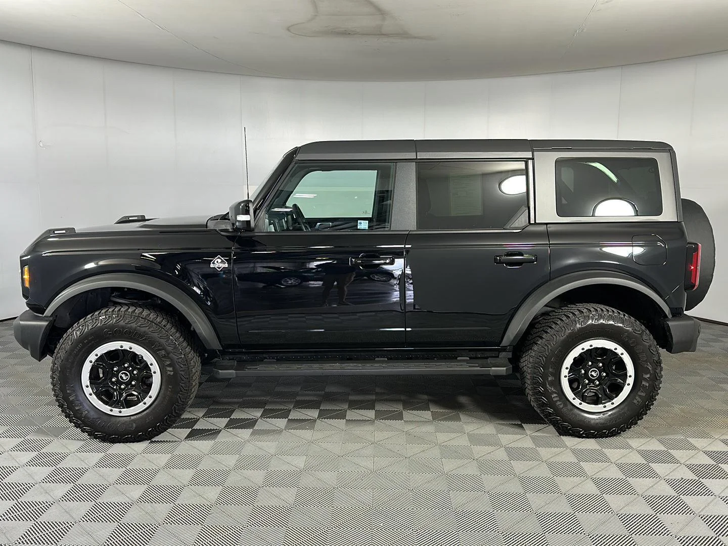 Used 2024 Shadow Black Ford Outer Banks image 9