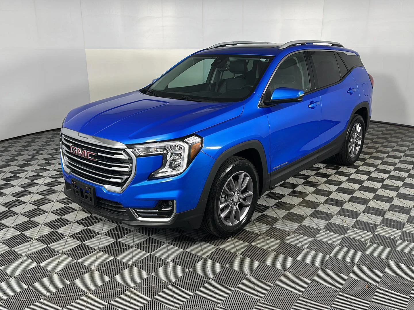 Used 2024 Riptide Metallic GMC SLT image 14