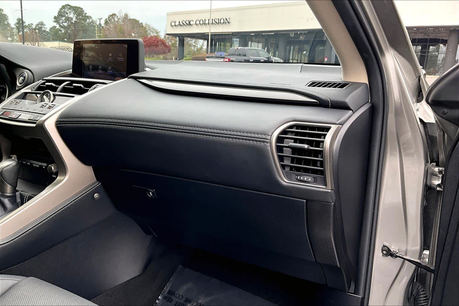 2020 Lexus NX Hybrid 300h - Photo 19