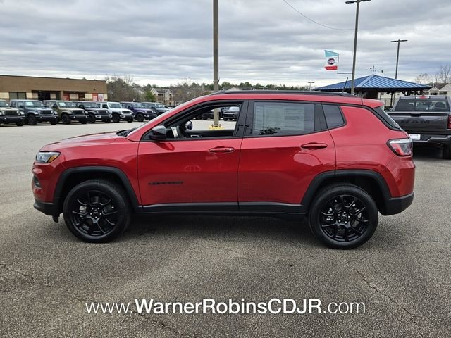 New 2026 Red Hot Pearl-Coat Exterior Paint Jeep Latitude image 4