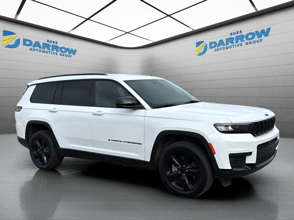 Used 2021 White Jeep Altitude image 7