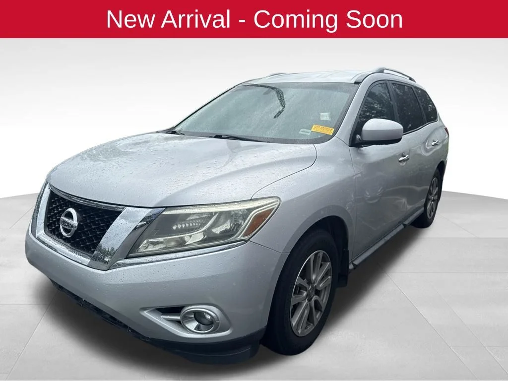 Used 2015 Silver Nissan SV image 2