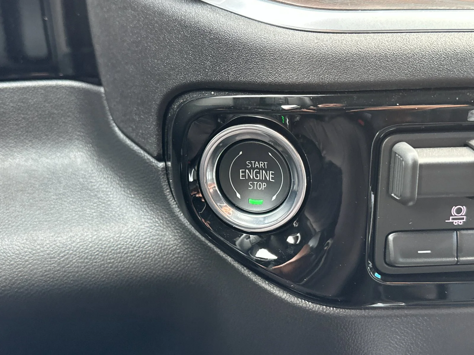 New 2026 Onyx Black GMC SLT image 20
