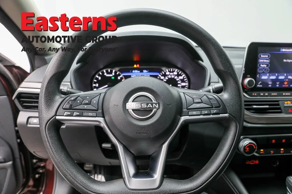 Used 2023 Red Nissan 2.5 SV image 10