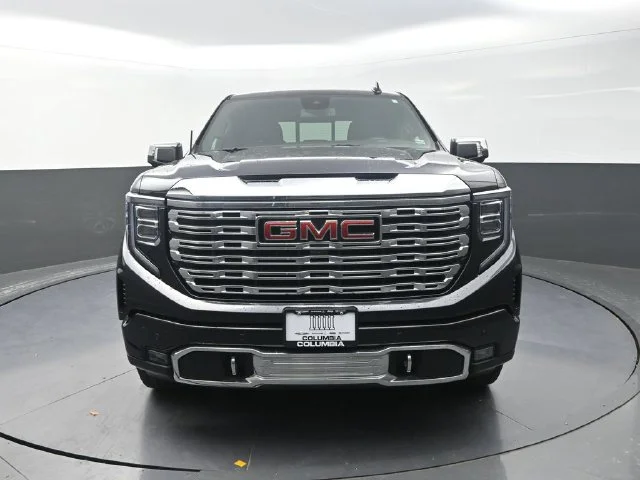 Used 2023 Silver GMC Denali image 4