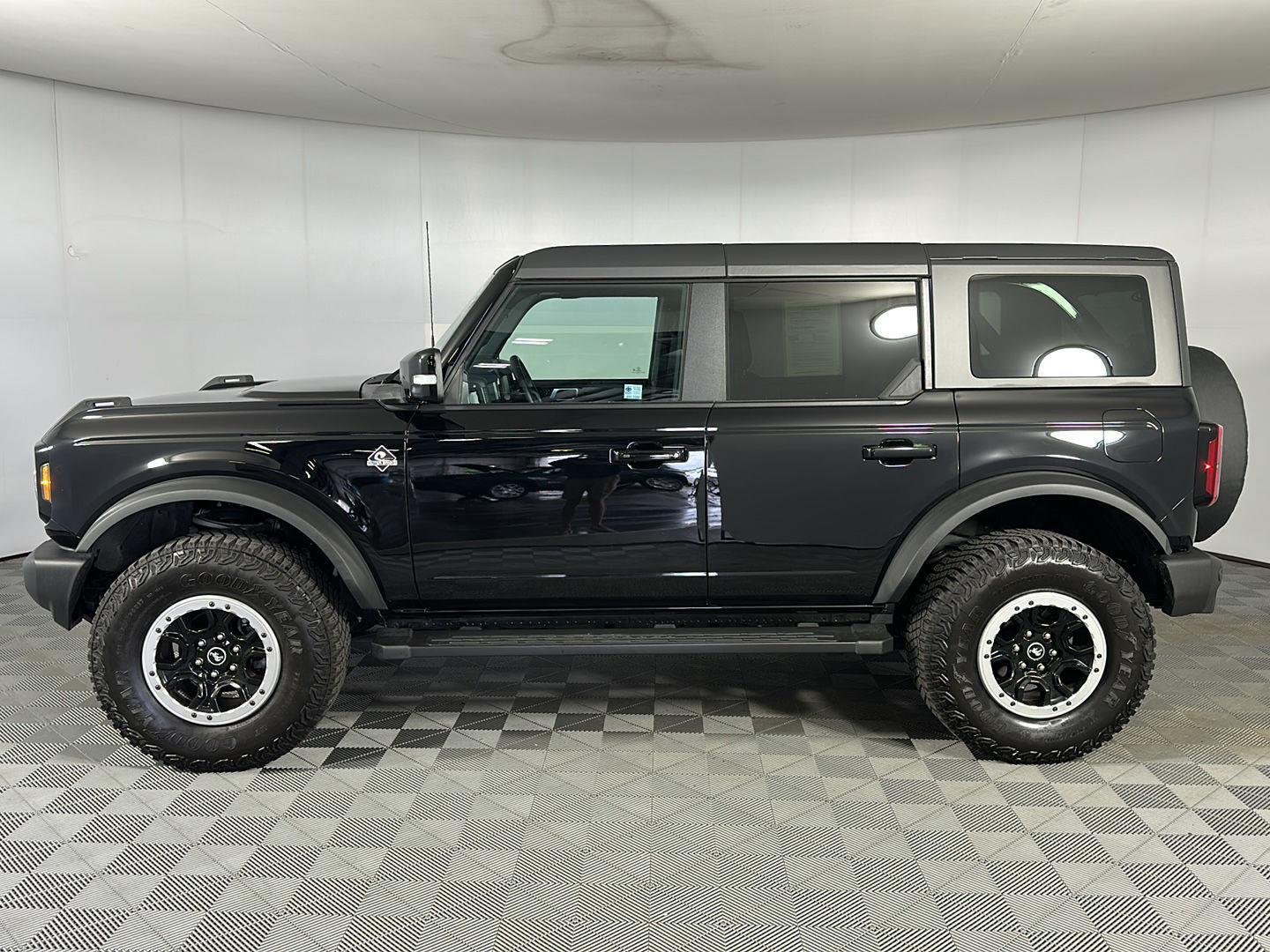 Used 2024 Shadow Black Ford Outer Banks image 9