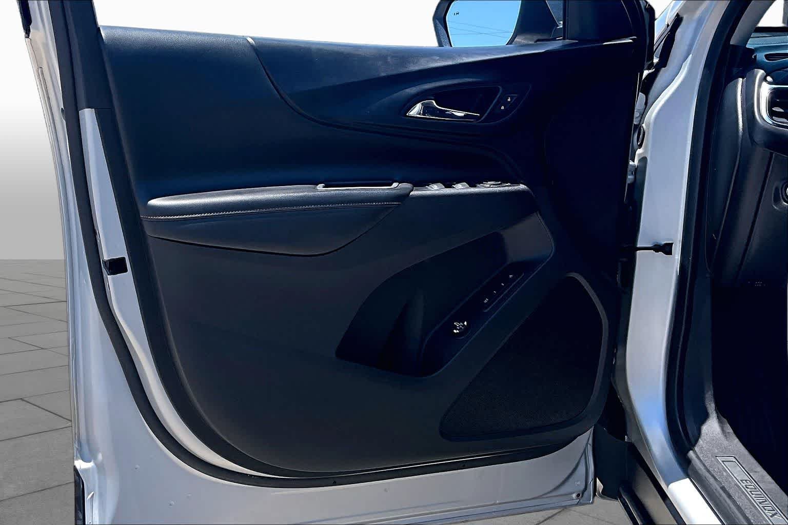 Used 2018 Silver Ice Metallic Chevrolet Premier image 22