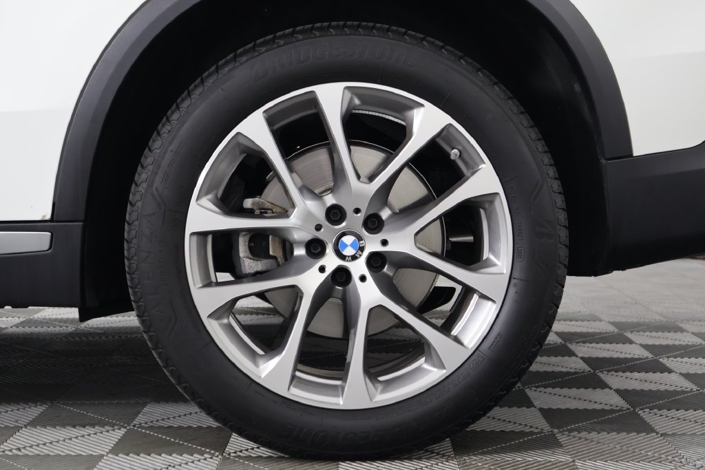 Certified Used 2026 Alpine White BMW sDrive40i image 16