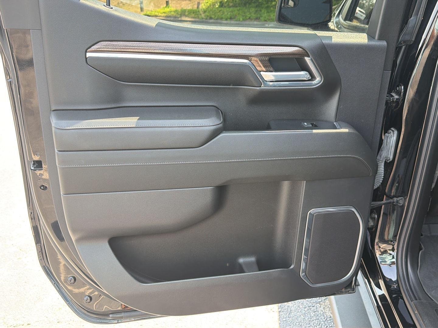 Used 2023 Black Chevrolet RST image 17